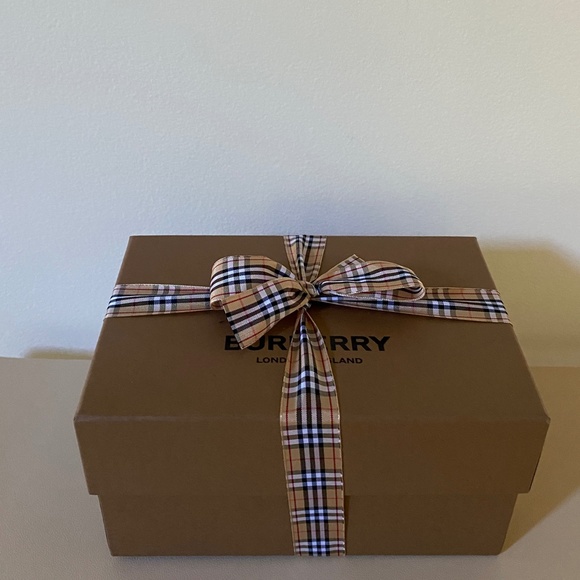 Burberry Infant Vintage Check Round Toe Sneakers size US1.5 / EU17 / 6-9… - Picture 14 of 14